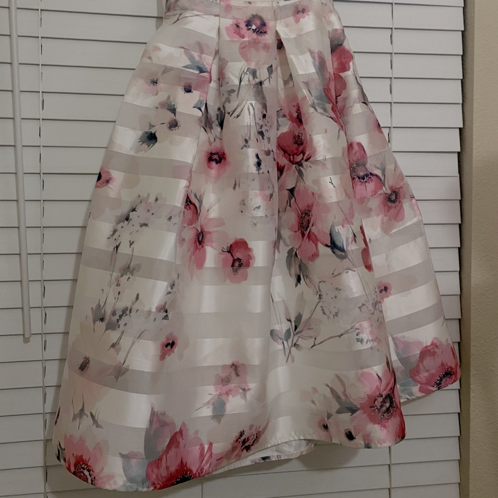Puffy skirt with flowers